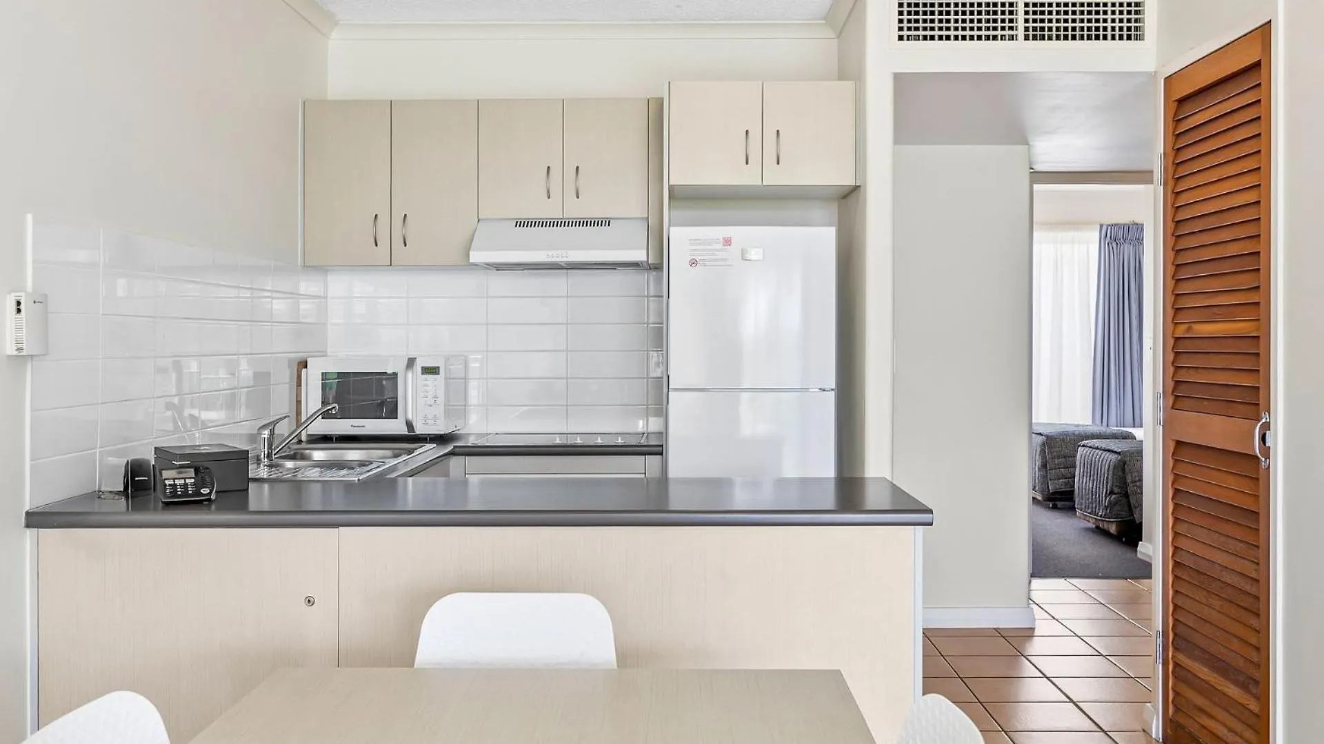 3 Bedroom Swim Out Apartment, Right On The Pool In Alexandra Headland , Across From The Beach Australia