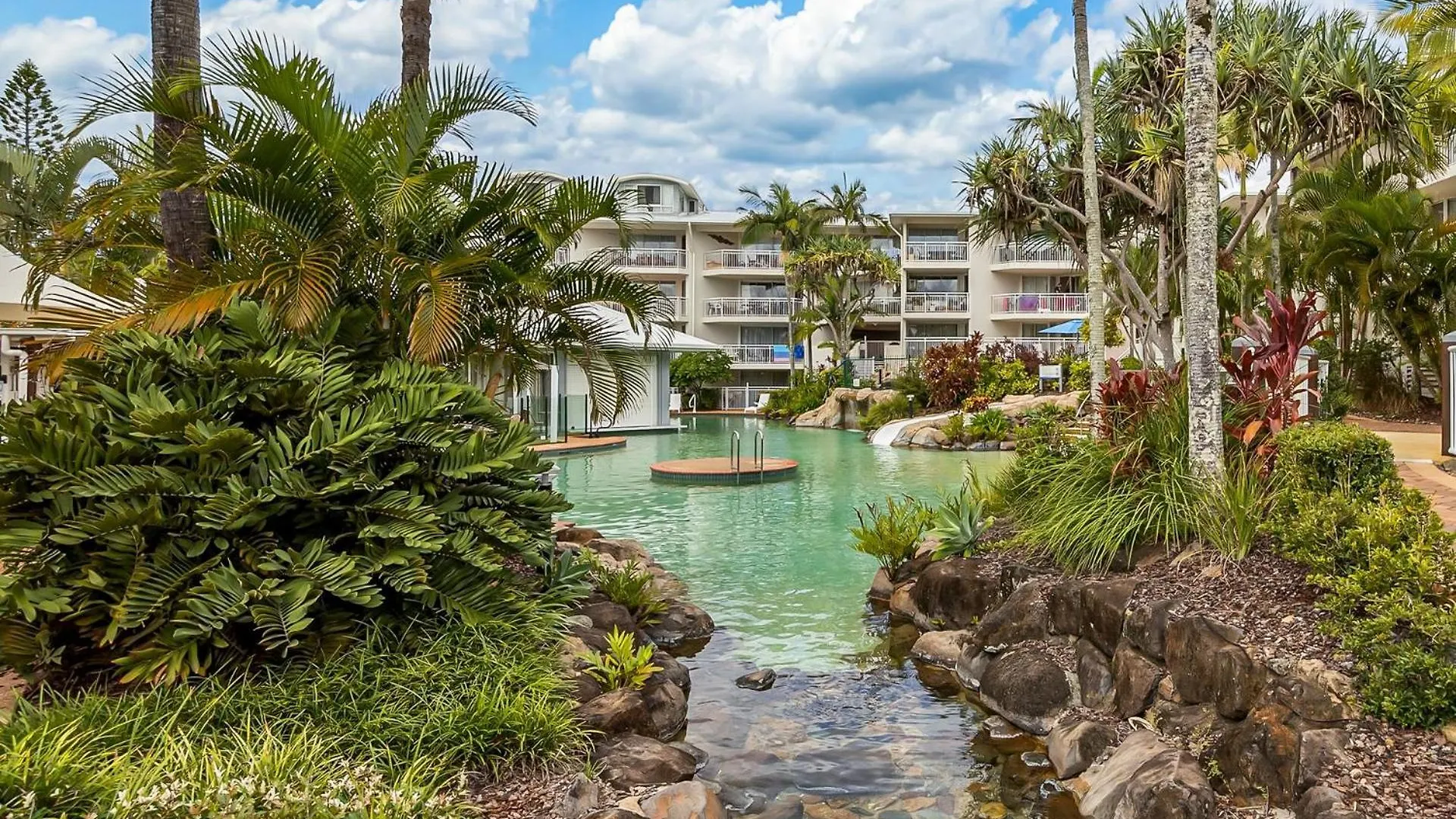 Apartment 3 Bedroom Swim Out Apartment, Right On The Pool In Alexandra Headland , Across From The Beach Australia