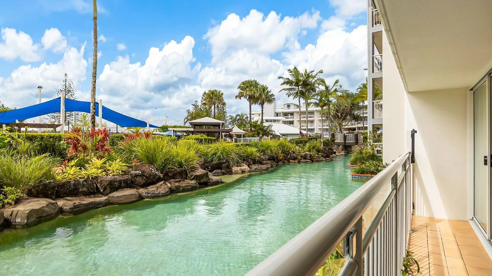 3 Bedroom Swim Out Apartment, Right On The Pool In Alexandra Headland , Across From The Beach Apartment