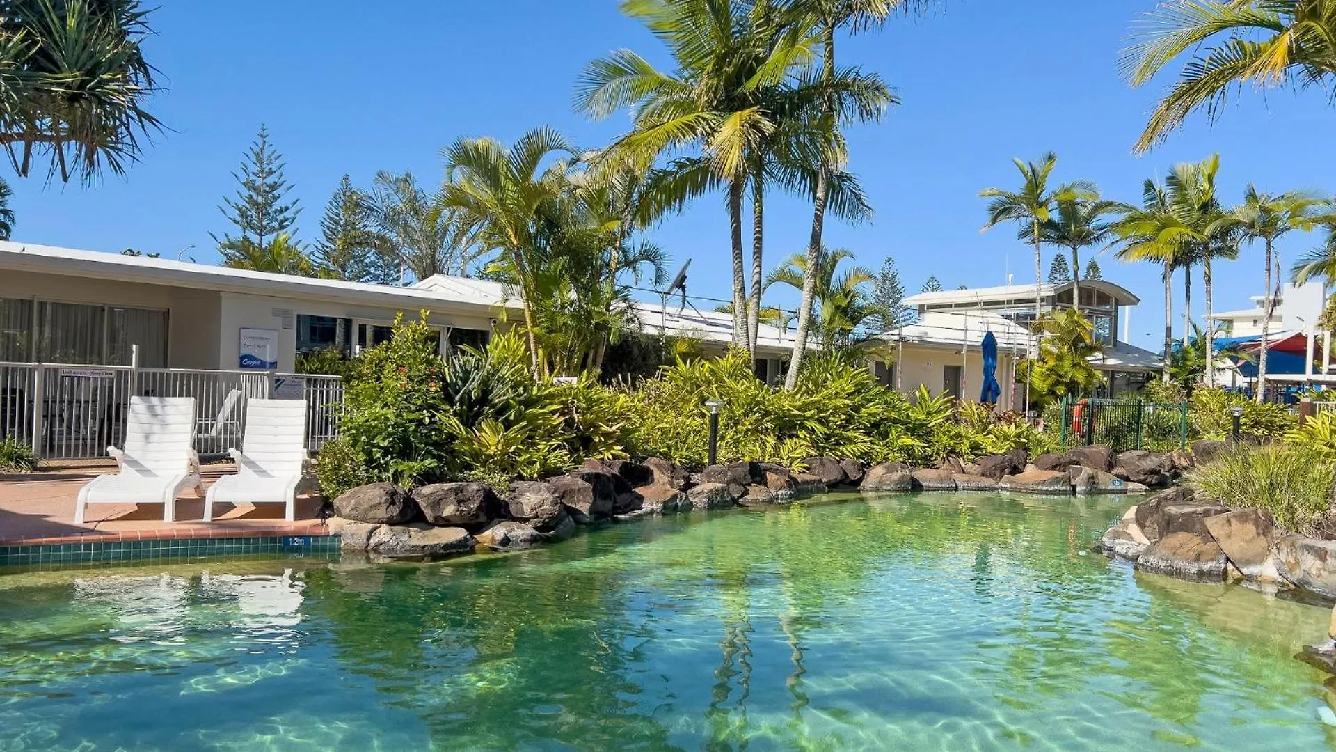 Apartment 3 Bedroom Swim Out Apartment, Right On The Pool In Alexandra Headland , Across From The Beach Australia