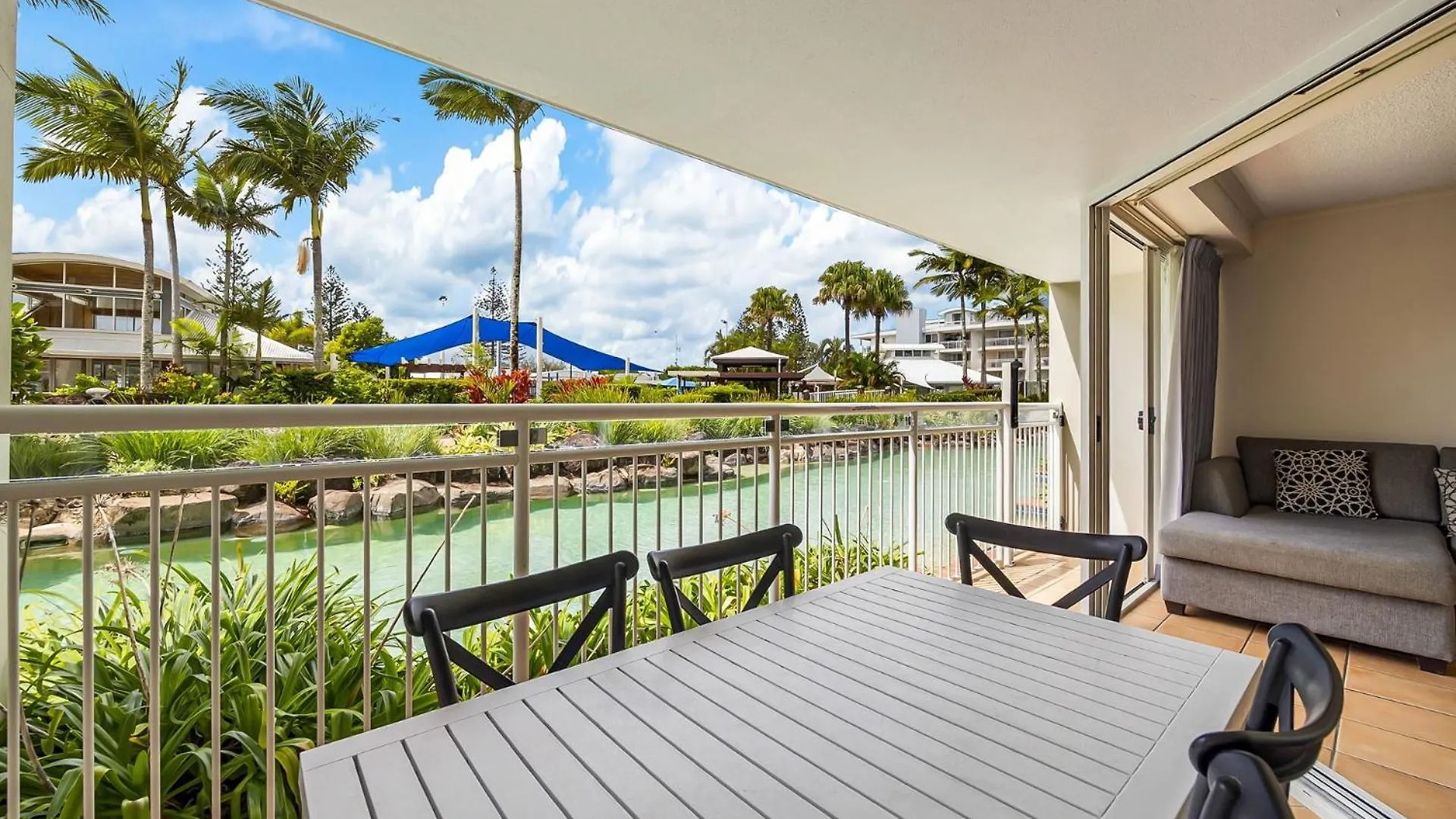 3 Bedroom Swim Out Apartment, Right On The Pool In Alexandra Headland , Across From The Beach
